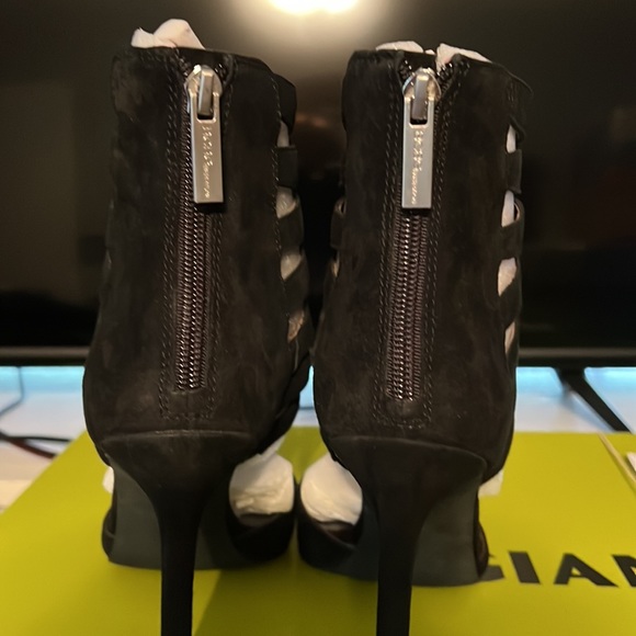 BCBG Chellsea heels - Picture 3 of 3